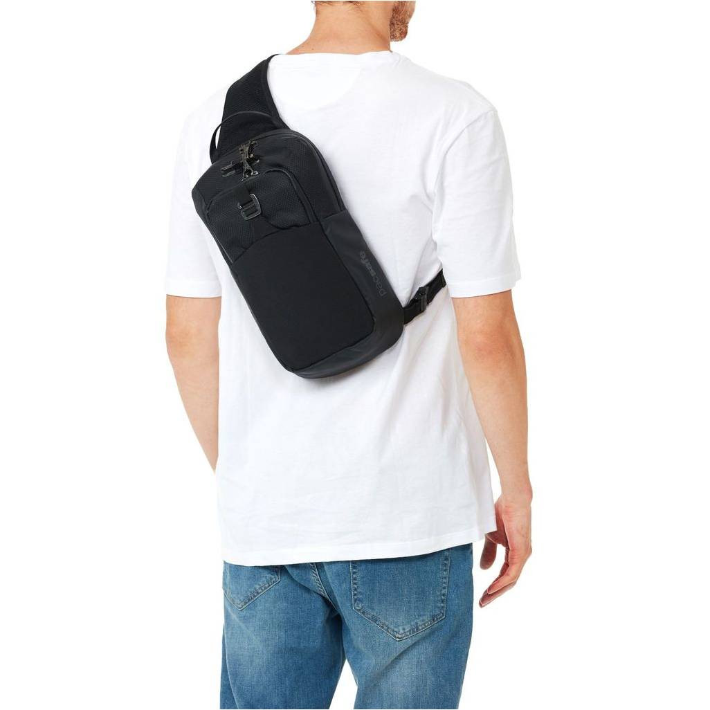 Блокировка молний в сумке Pacsafe Venturesafe X sling pack защита АНТИВОР
